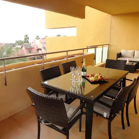 Salinas Apartment *