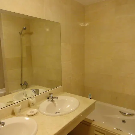 Salinas Apartment *